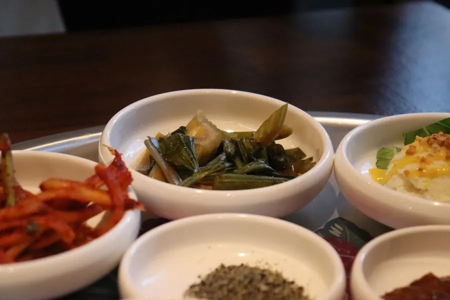 Green onion kimchi and radish kimchi side dishes