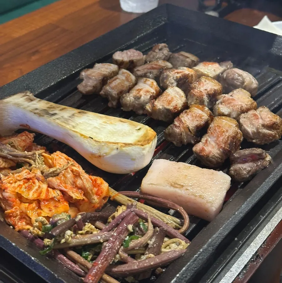 Grill with kimchi, gosari, and mushrooms cooking together