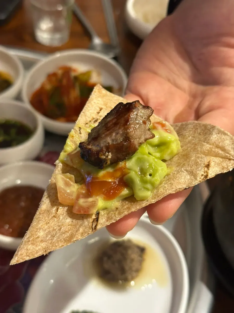 Tortilla topped with guacamole