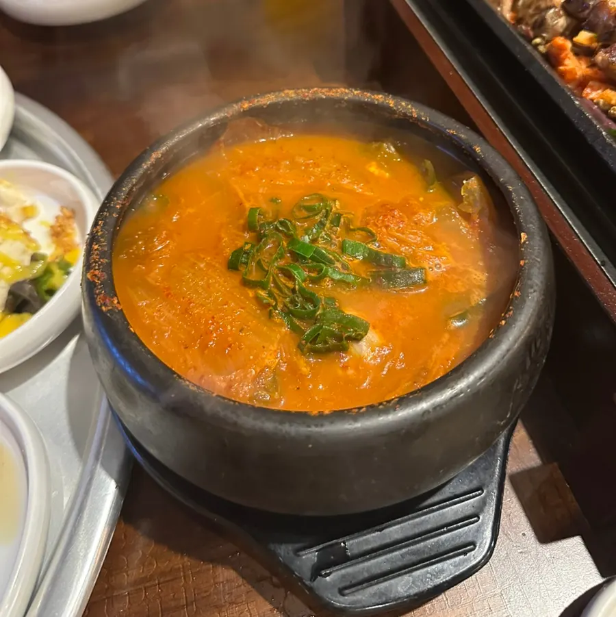 Earthenware pot full of Taebaek kimchi stew