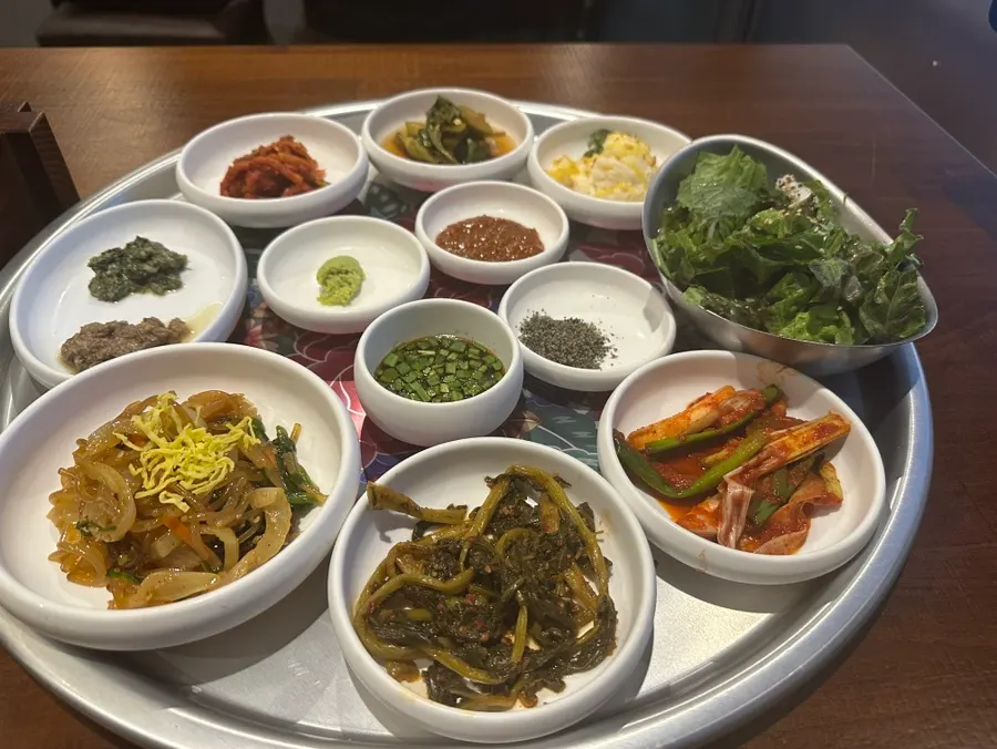 Side dishes served alongside the meat