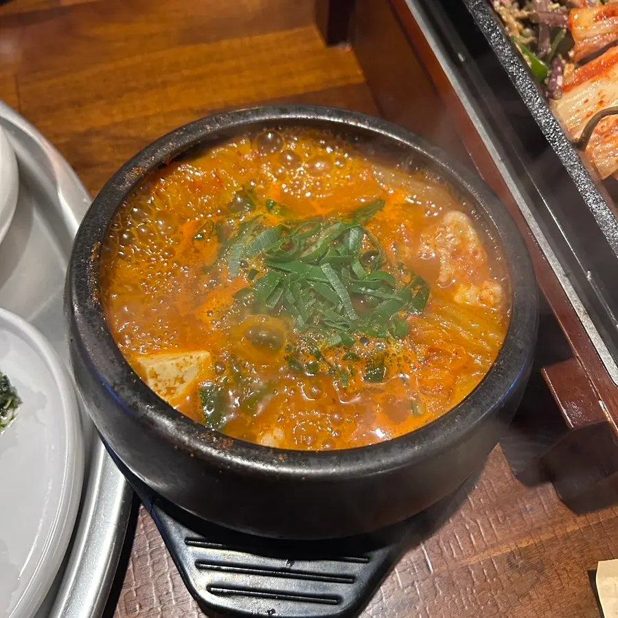 Taebaek kimchi stew with tofu and meat