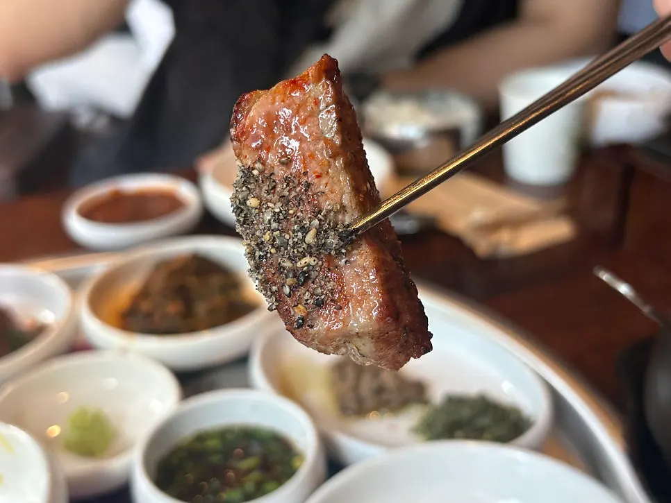 A plate of grilled meat with straw-fire aroma
