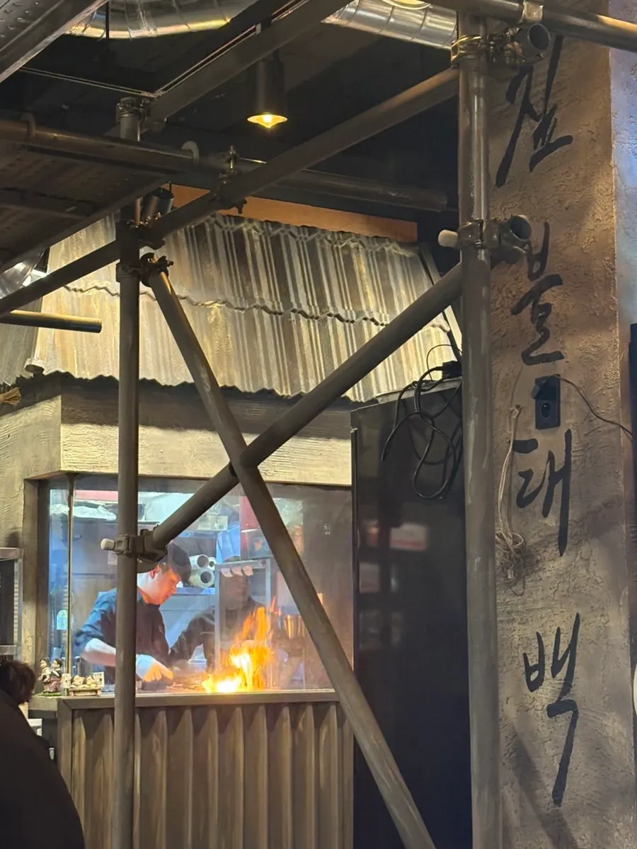 铁板上烤的蘑菇