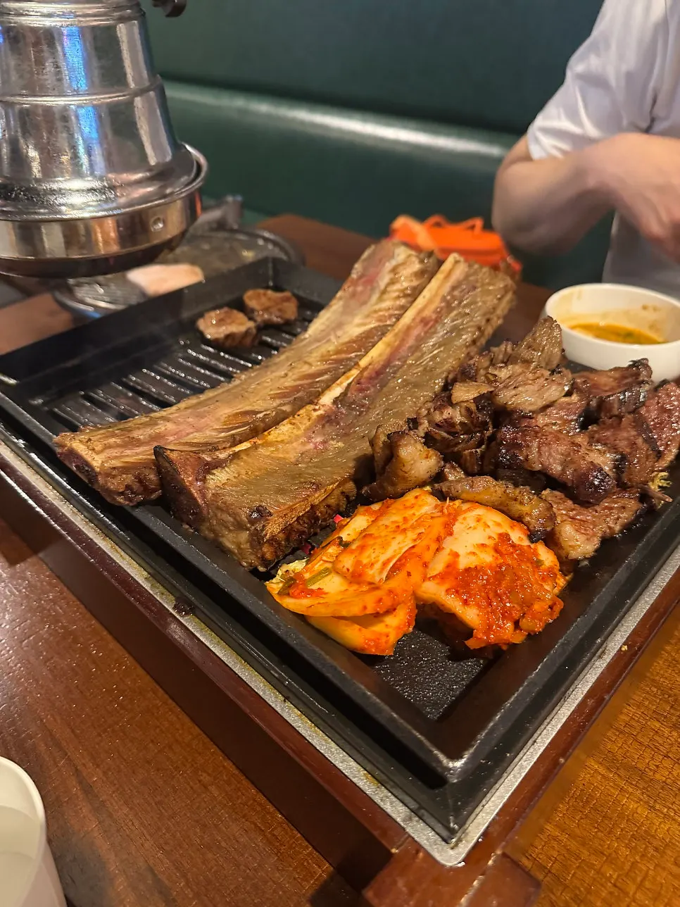 Well-cooked rib meat on the grill