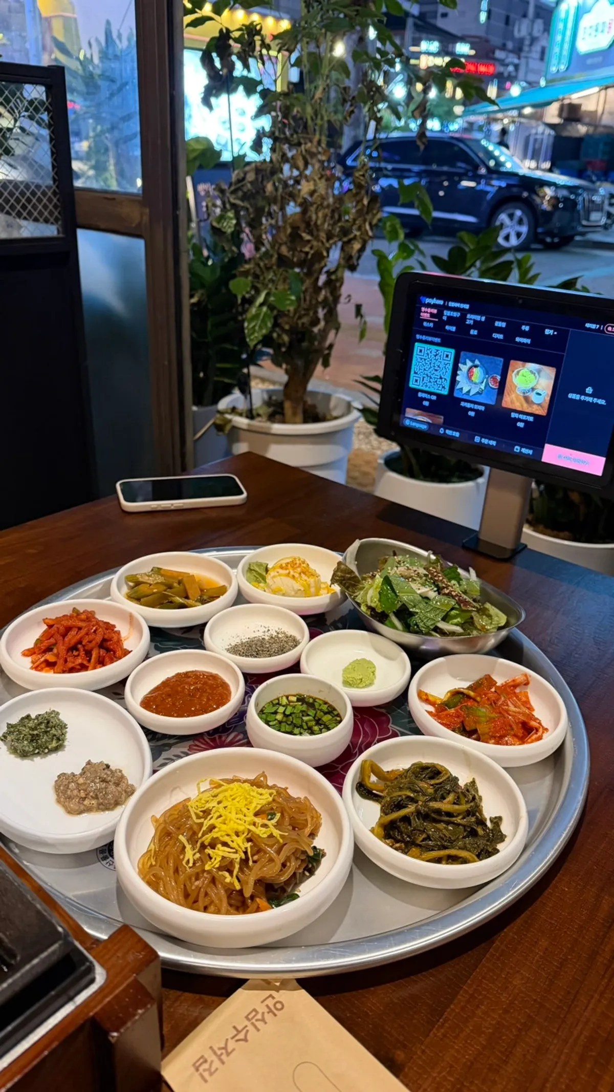 Interior atmosphere at Jipbul Taebaek Suwon Ingye Branch