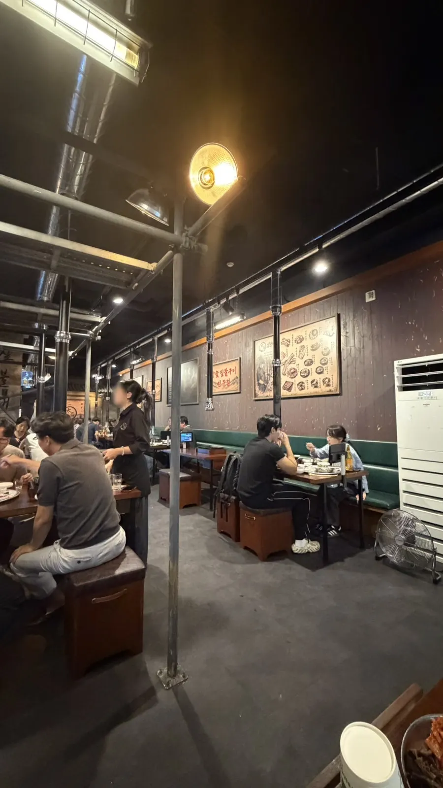 Seating with wide table spacing at Jipbul Taebaek