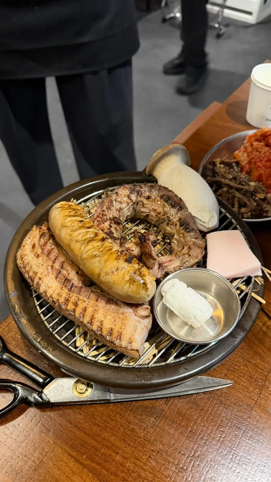 Pre-seared straw-fire grilled meat