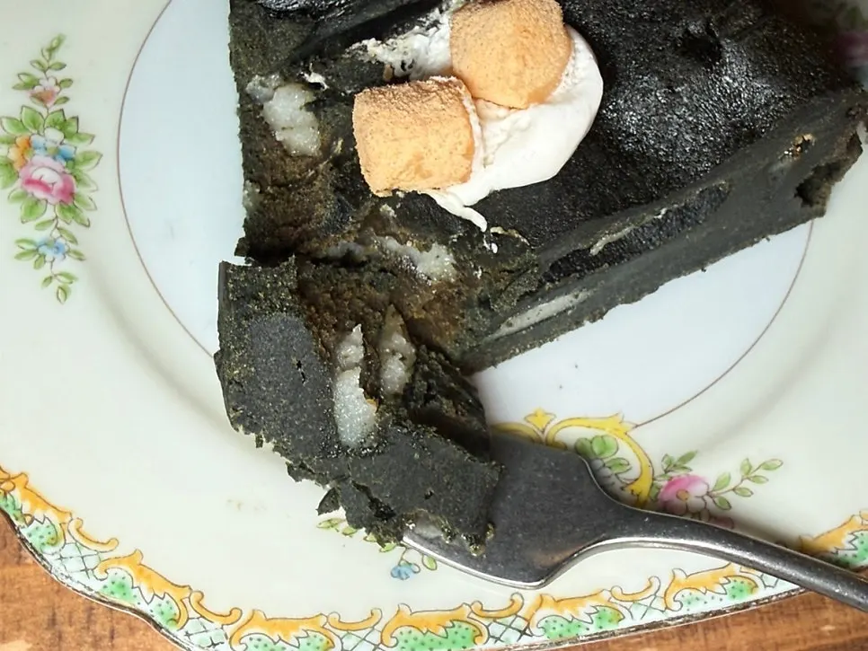 Cross-section of the mugwort injeolmi terrine showing rice cake inside