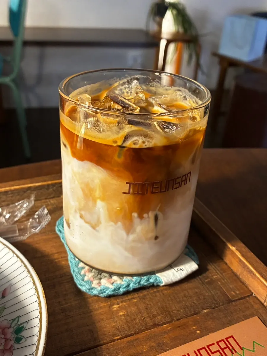 짙은산 카페라떼 아이스