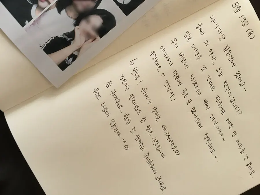 테린느와 커피가 놓인 테이블