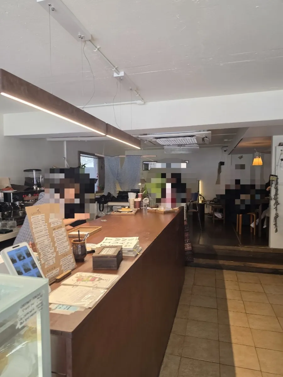 아기자기하게 꾸며진 짙은산 내부 소품