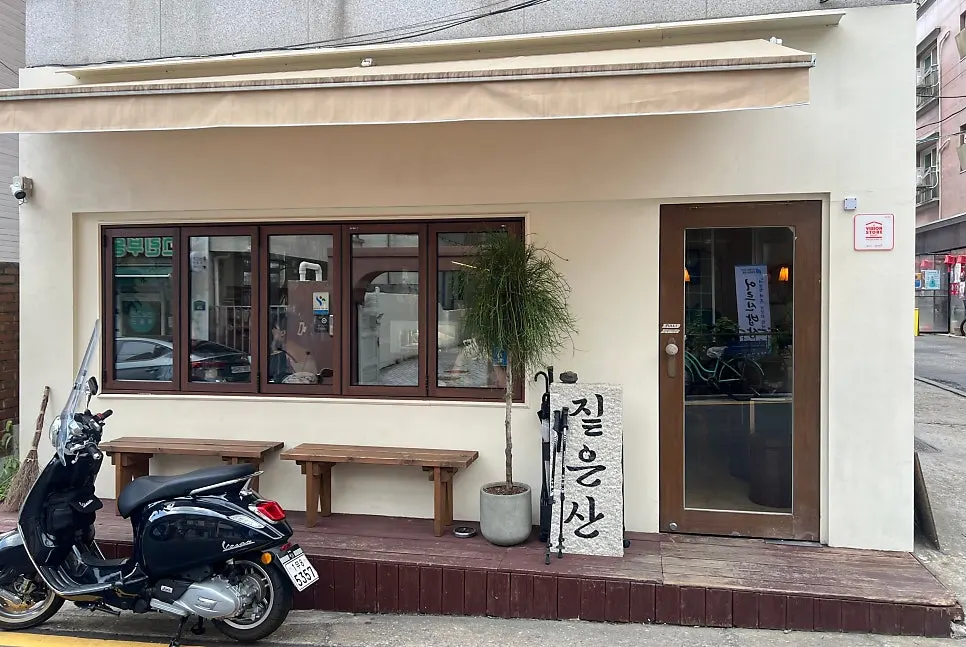 Jitheunsan café in Yeonnam-dong