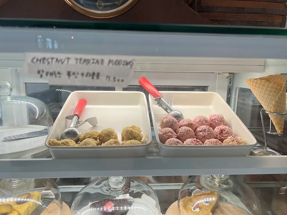 Jitheunsan dessert display at a glance