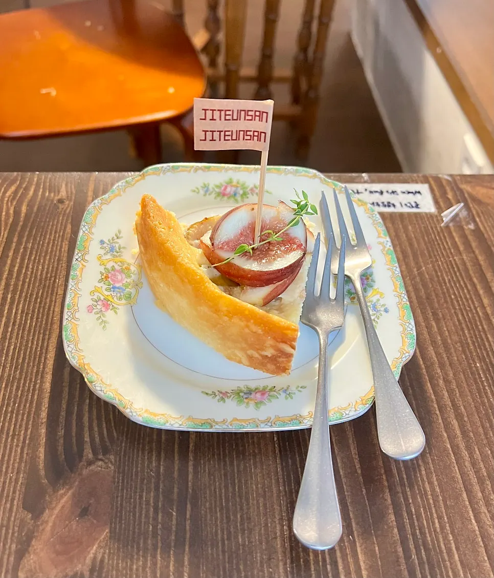 Jitheunsan's fig cream cheese terrine cake