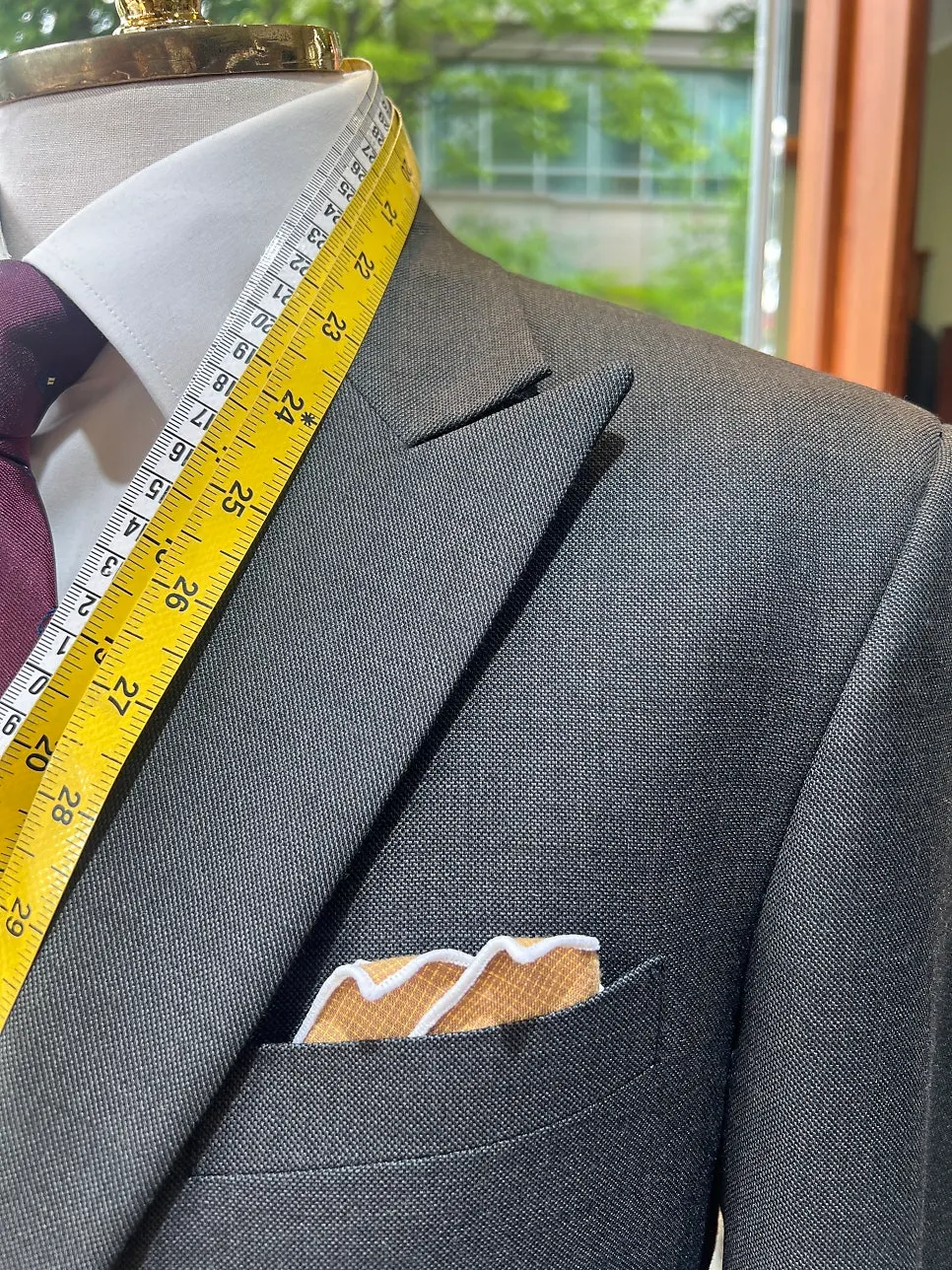 Sample lapel shape options for the suit collar