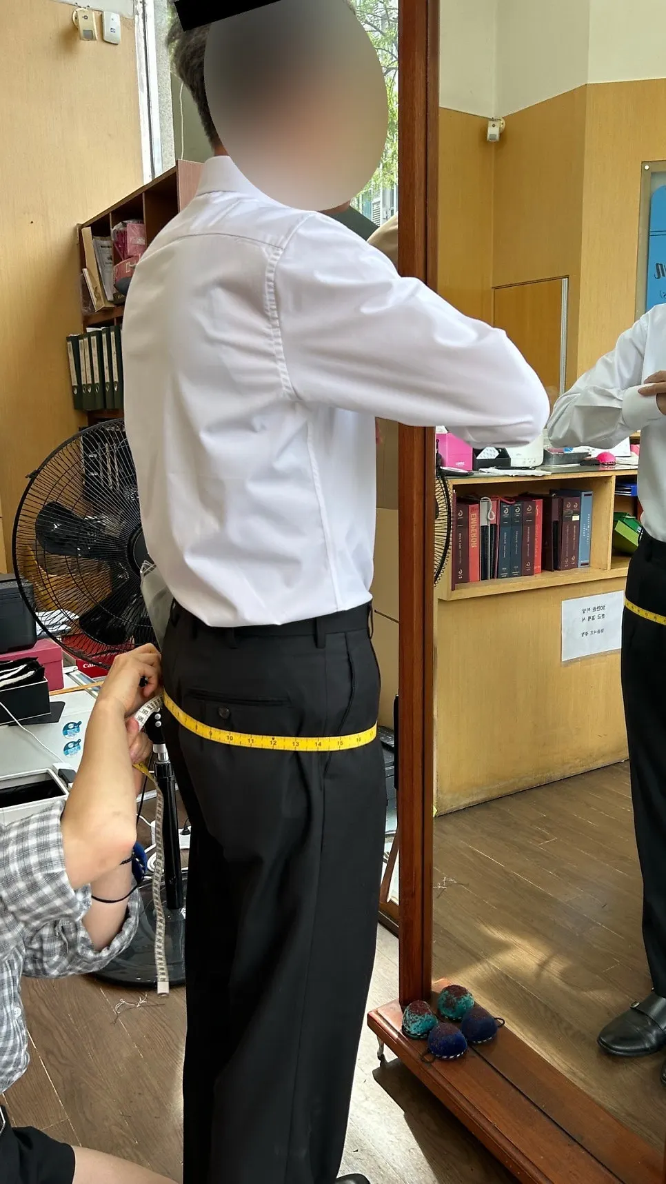 Measuring the waist and leg length