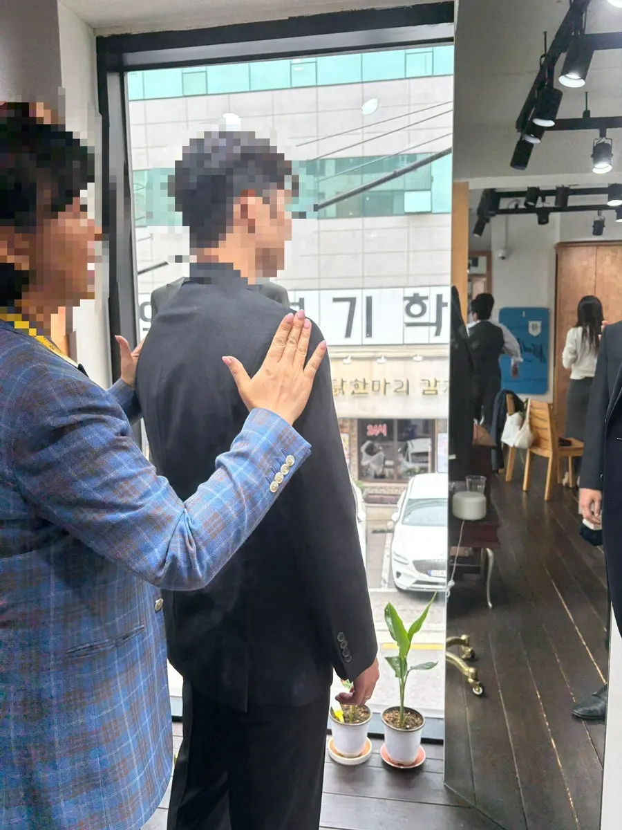 Fit adjustment consultation for a custom suit
