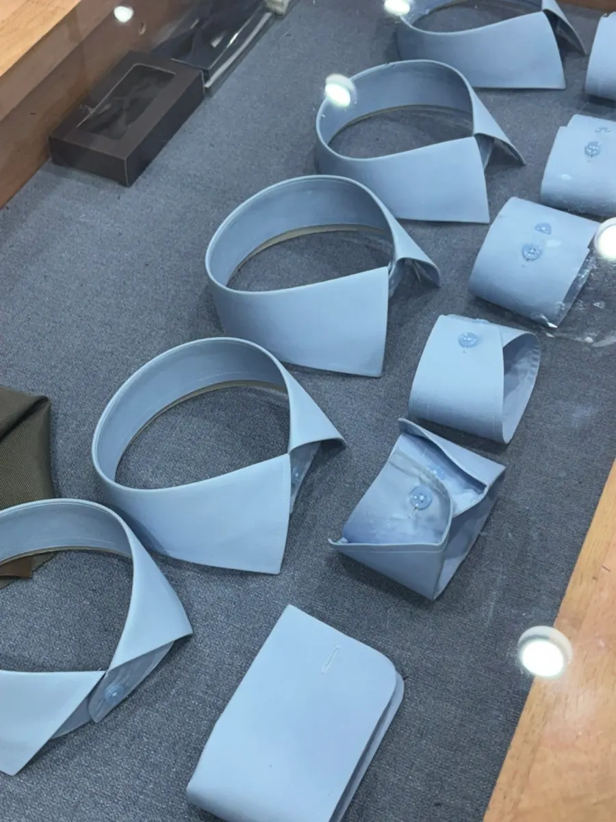 Choosing shirt collar and cuff details