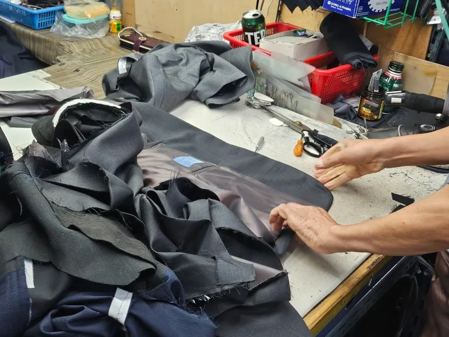 Aligning lining and outer fabric at the factory