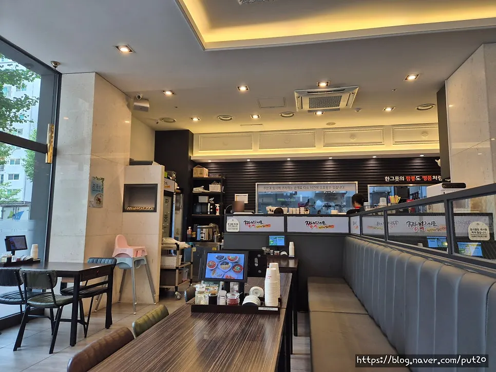 Spacious dining hall decorated in a cafe style