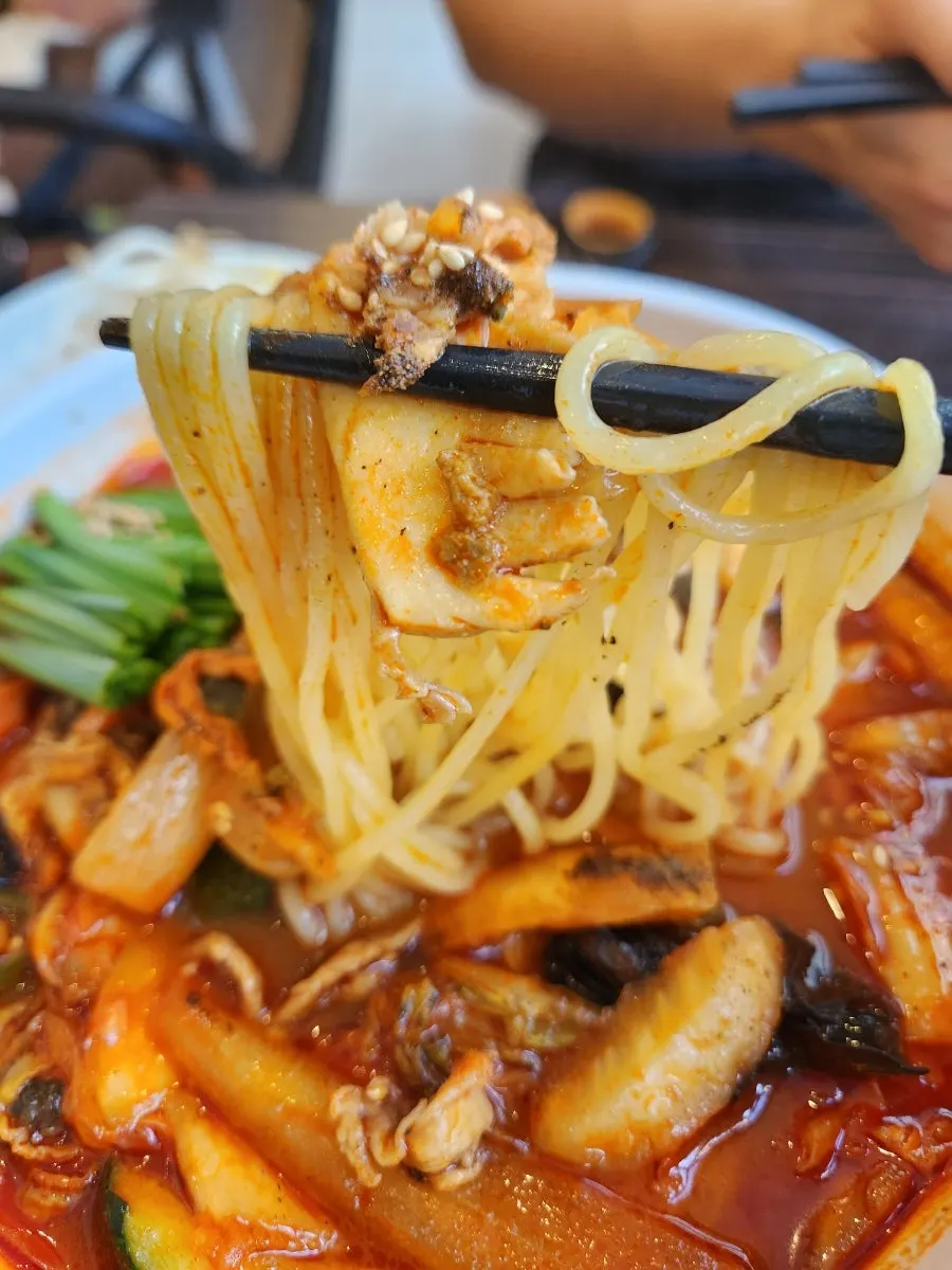 해물과 야채가 들어간 짬뽕 곱빼기