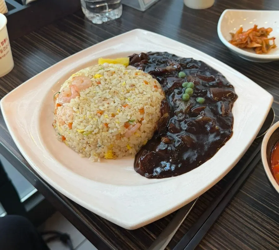 속이 보이는 짬뽕튀김만두