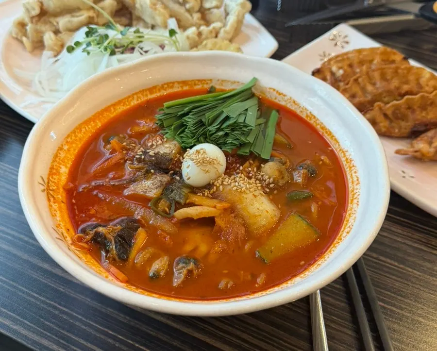 해물과 야채가 담긴 지존짬뽕