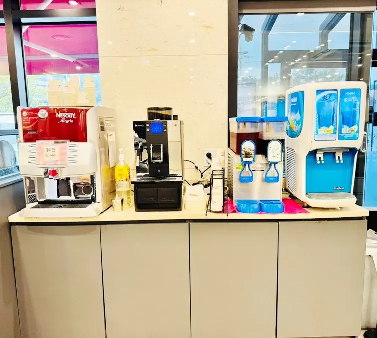 Dessert drink corner used after the meal