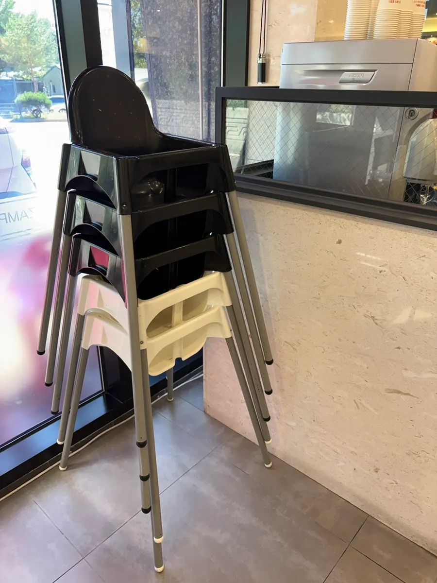 단무지와 짜사이가 놓인 셀프바