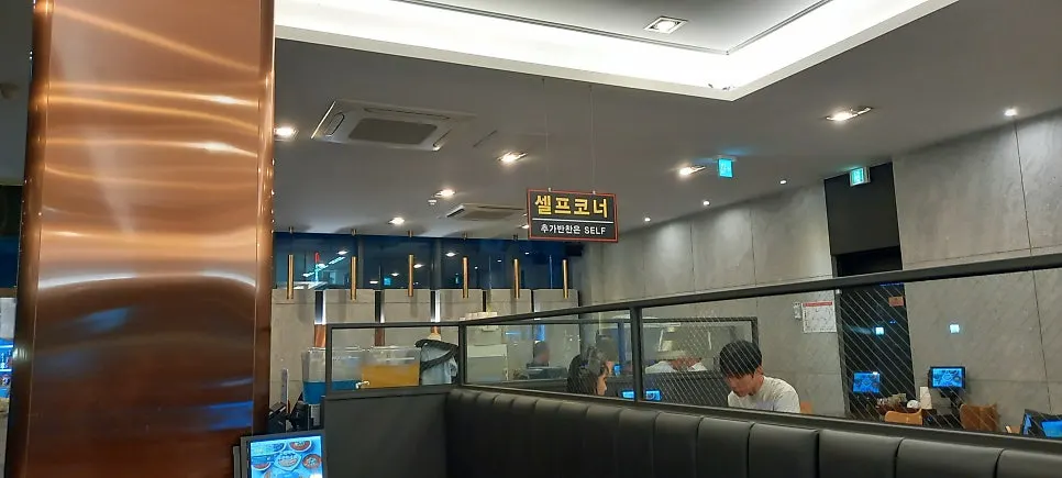 Entrance path into the restaurant