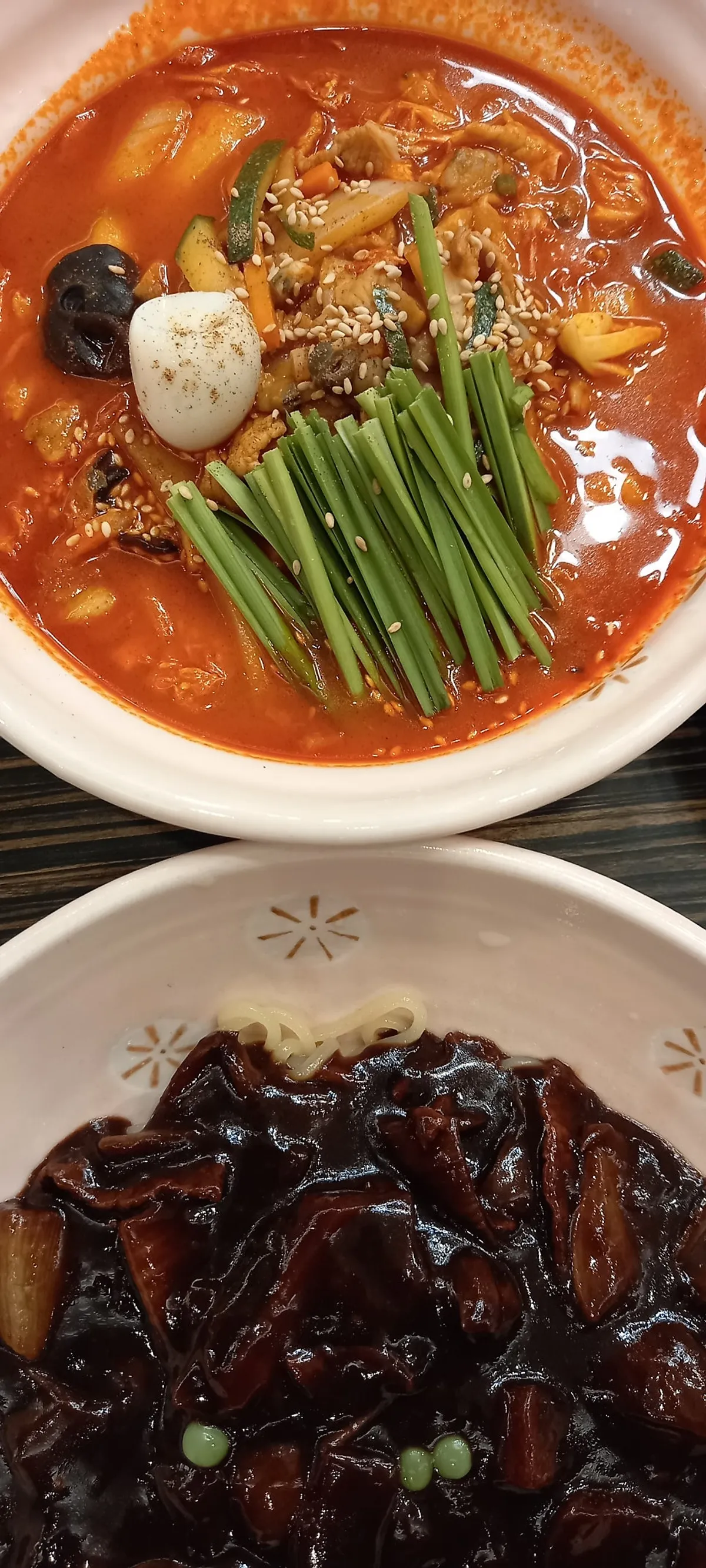 Basic side dishes served with the noodle dishes