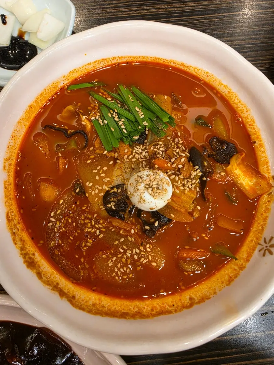 Jjajangmyeon served together with the rest of the meal