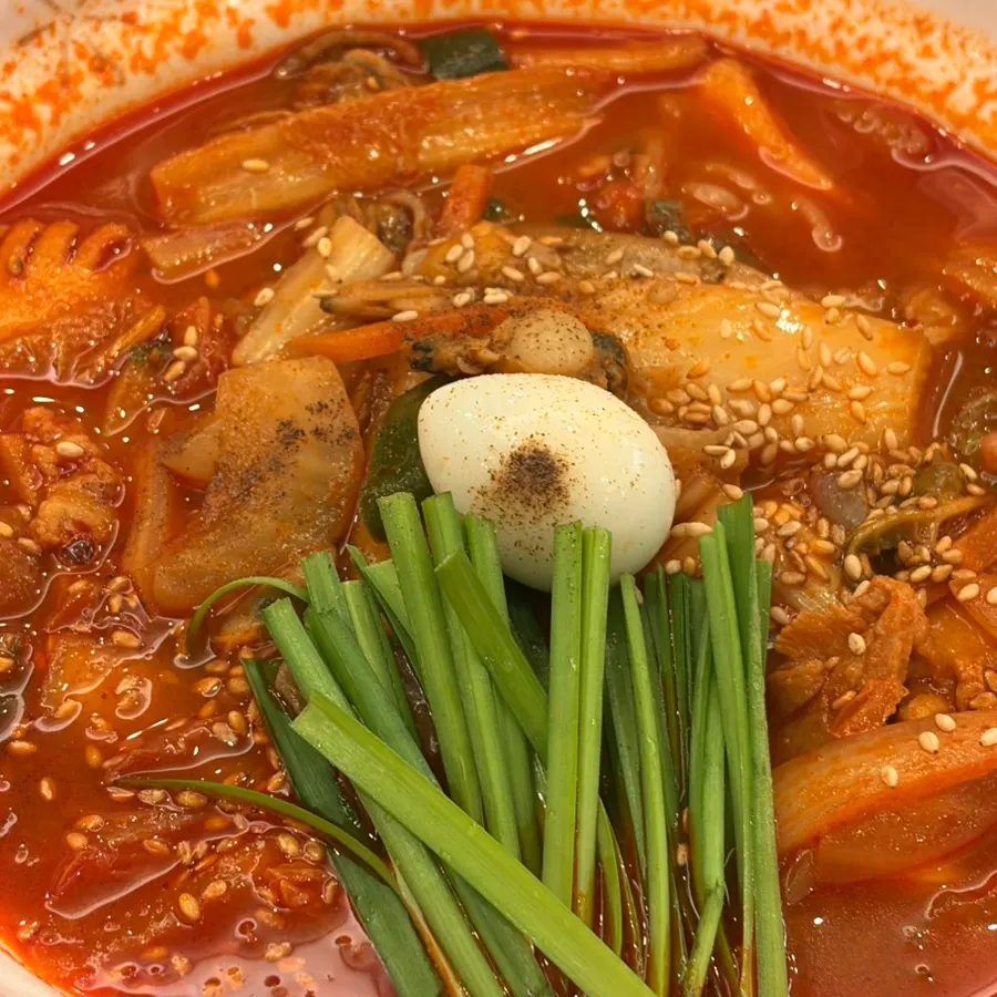 Squid and clams visible among the jjamppong toppings