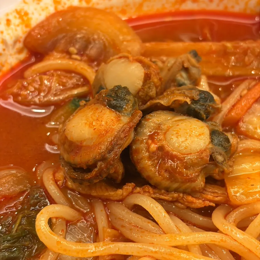 Big clams in the jjamppong broth