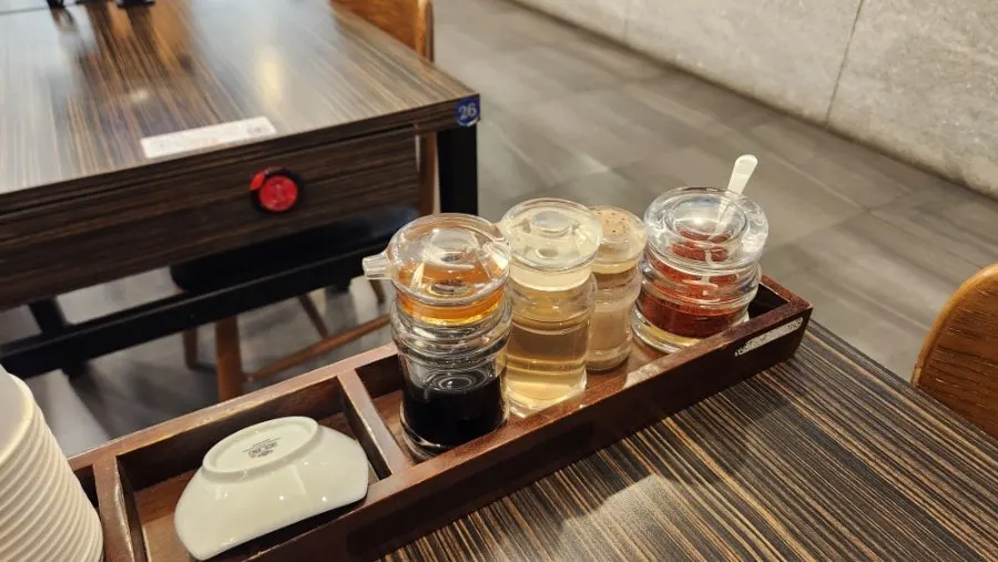 Table setting for the jjamjjamyeon order