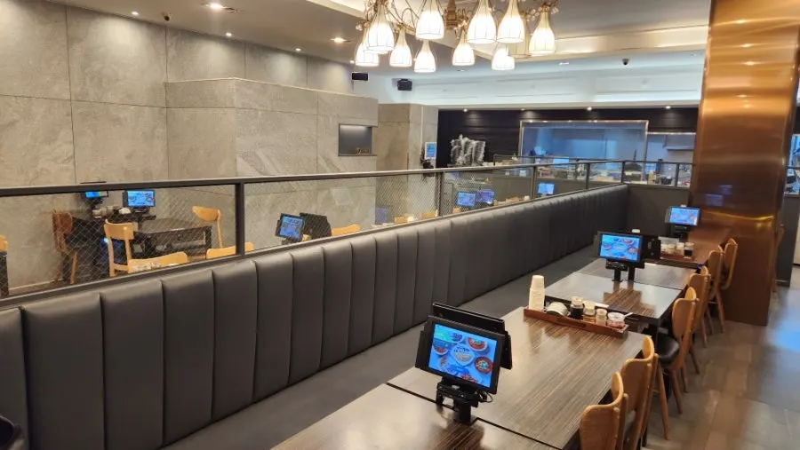 Chopsticks and bowls set on the table at Jjamppong Jijon Yeoksam Branch
