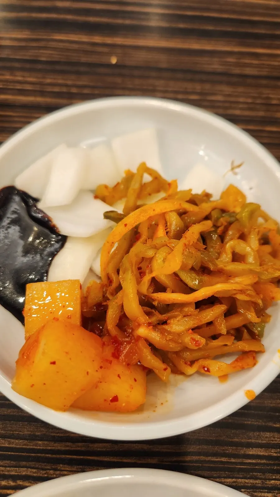 Jjajangmyeon noodles mixed with sauce