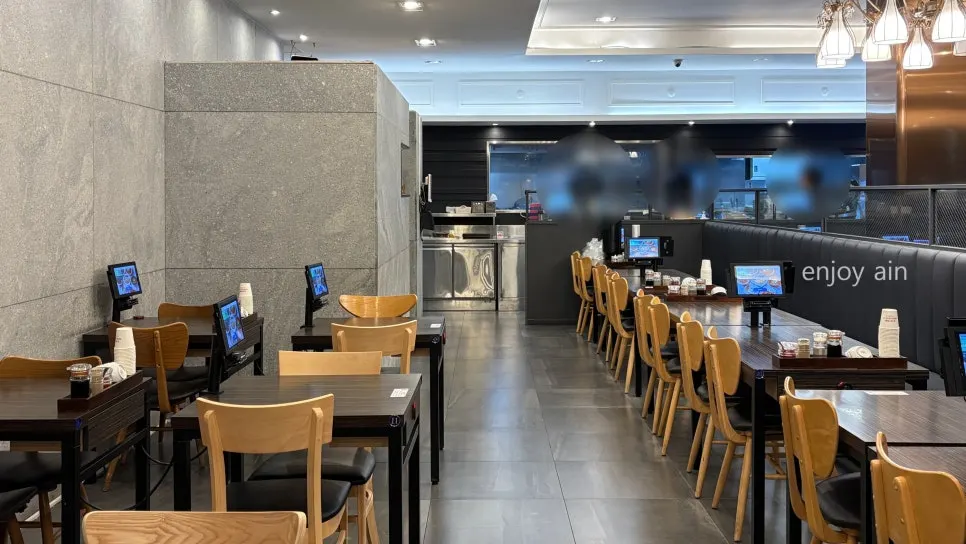 Clean interior atmosphere of the restaurant