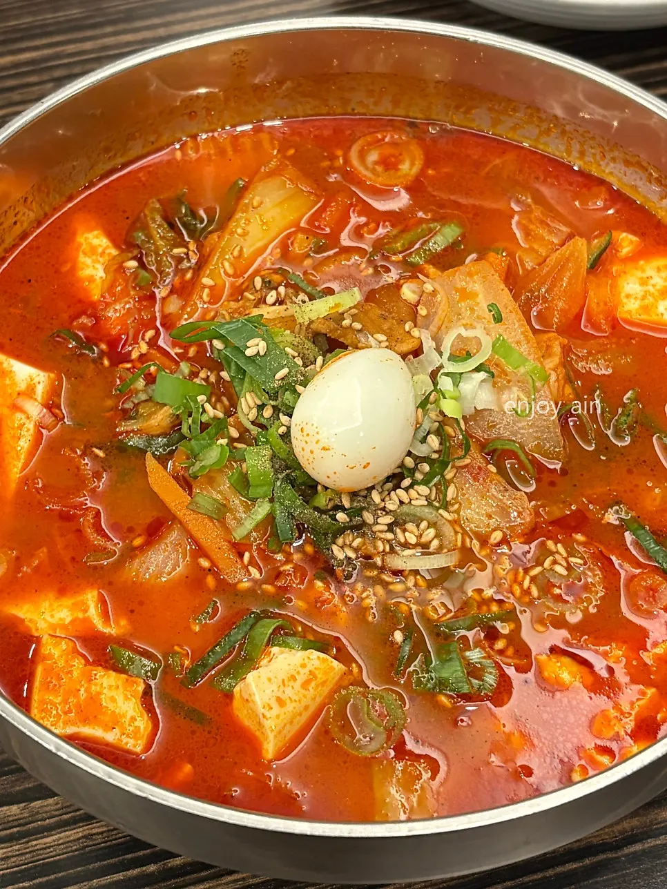 A meal dish at Jjamppong Jijon packed with ingredients
