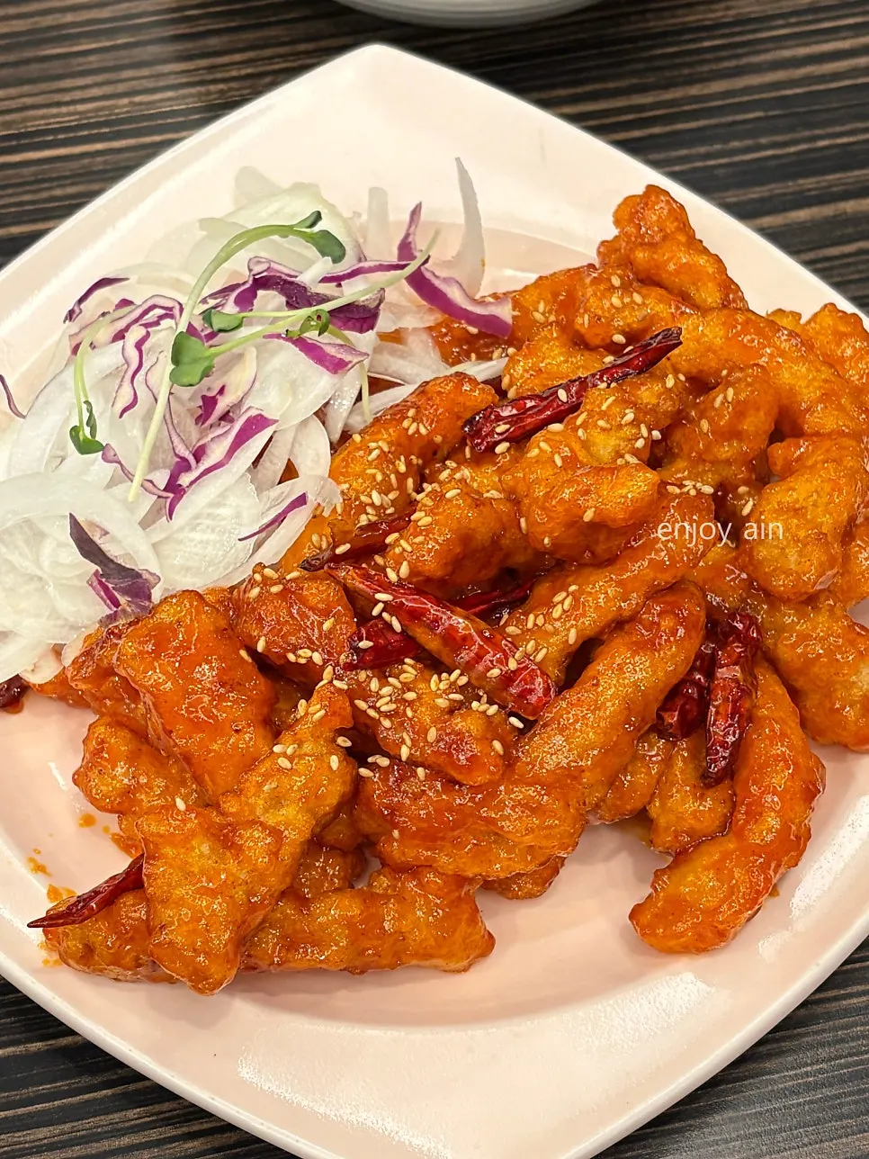 Glutinous rice sweet and sour pork with chili sauce base