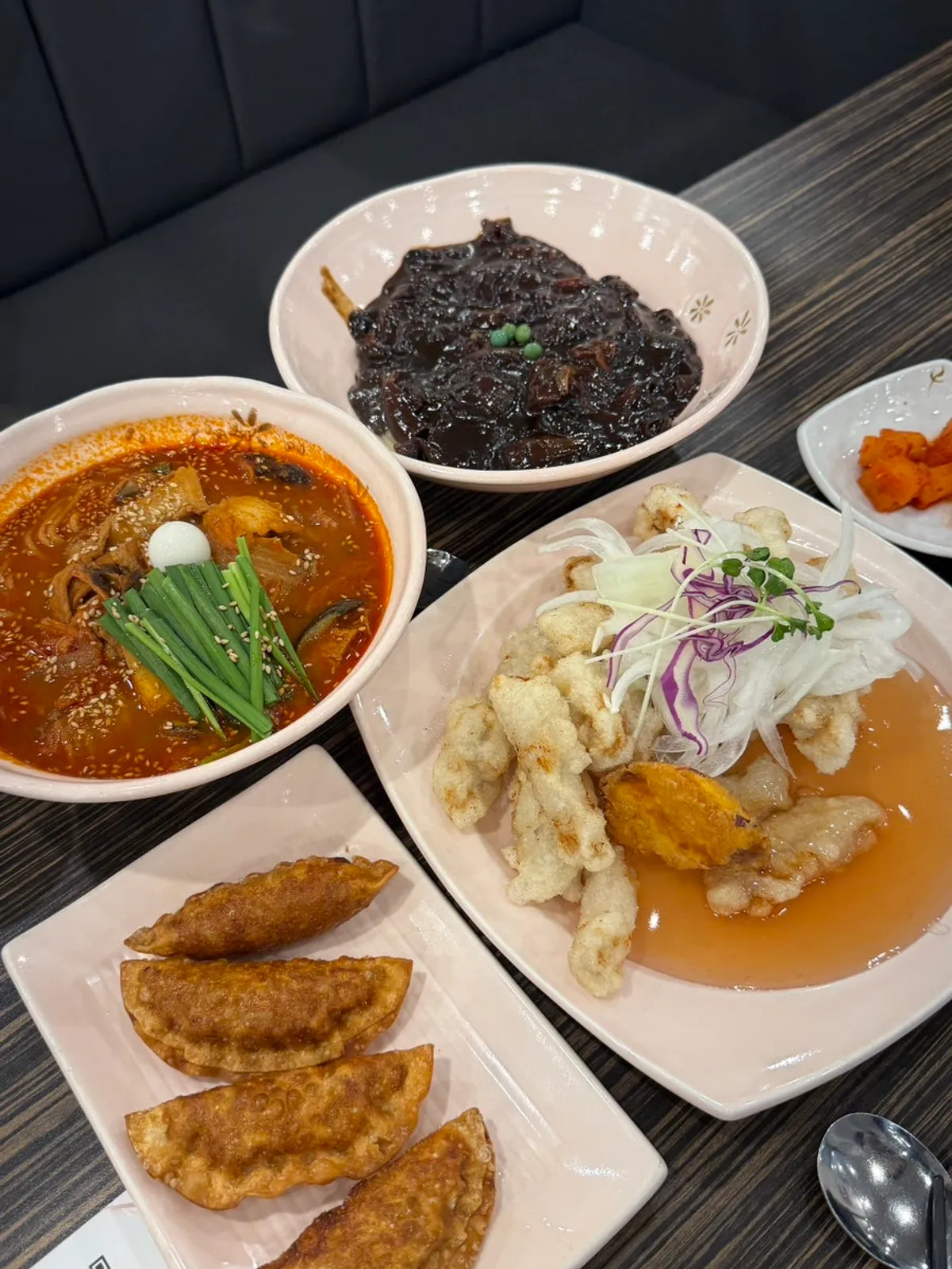 짬뽕지존 서오릉점 짬뽕과 짜장면 상차림 떼샷