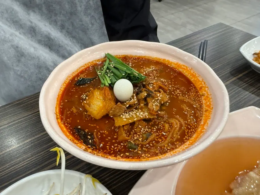 숙주를 올린 지존짬뽕