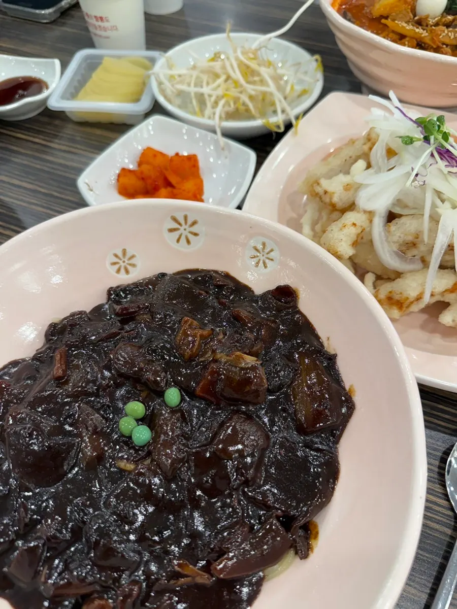 해물이 가득한 지존짬뽕 국물