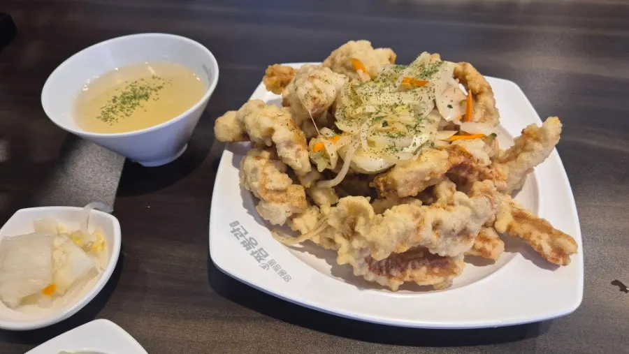 Self-served soda, baek-kimchi, and onion