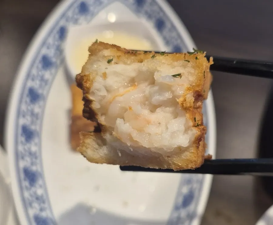 Menbosha dipped in cream shrimp sauce