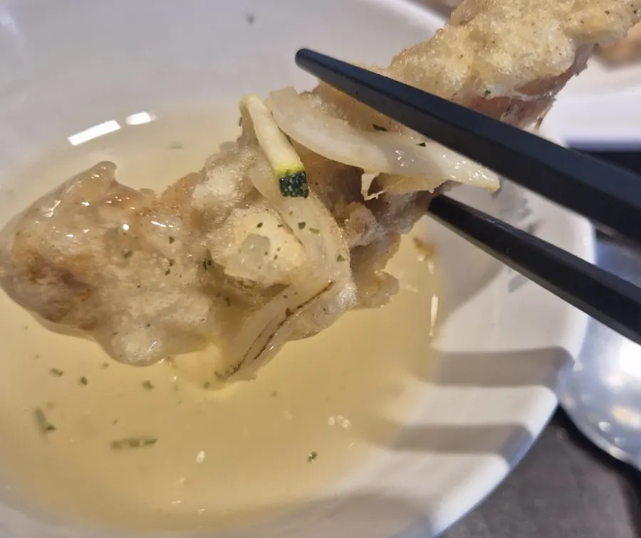 Nearly empty plates of tangsuyuk and menbosha