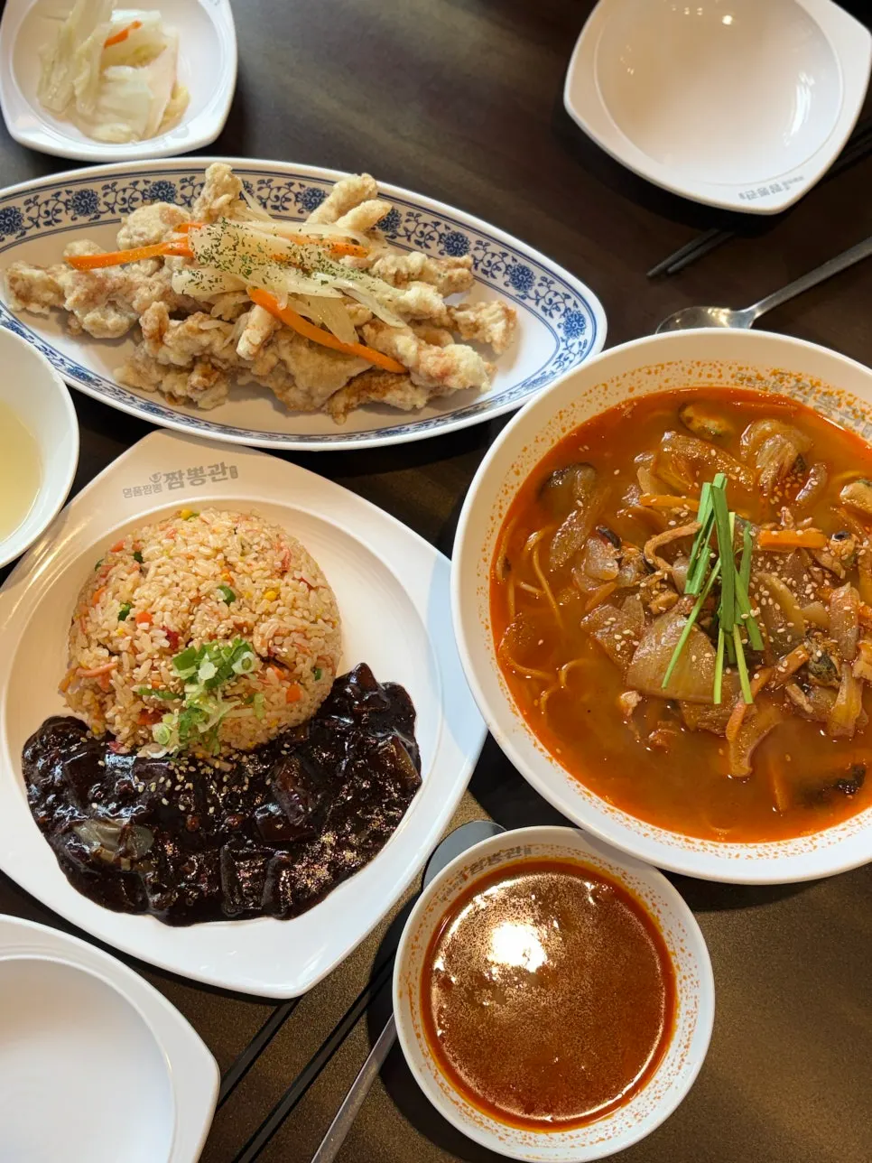볶음밥 짬뽕 탕수육 세트 한 상 차림