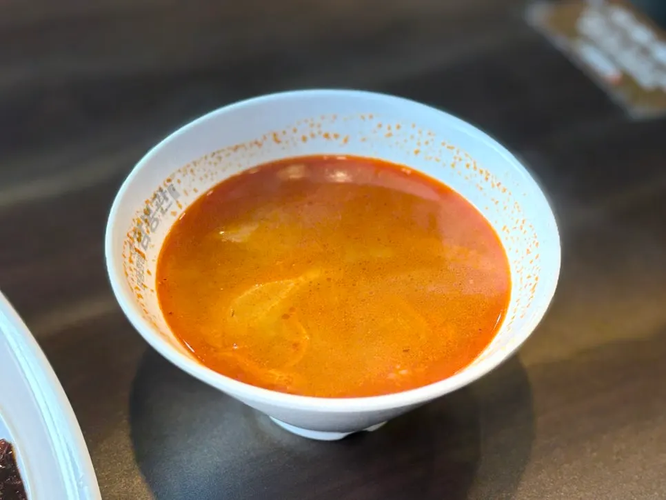 볶음밥과 함께 나온 짬뽕 국물