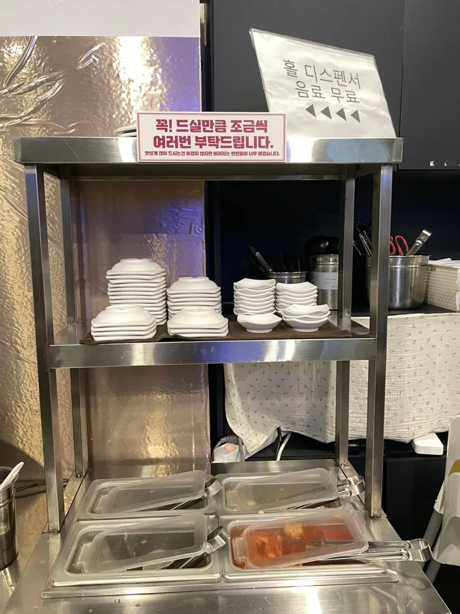 짬뽕관 서울방이점 내부 테이블 자리